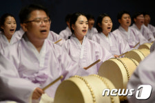 크라운-해태제과 임직원들의 고고천변 떼창