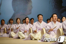 크라운-해태제과 임직원 고고천변 대목 떼창해요