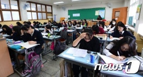 수능 한달 앞둔 고3 교실