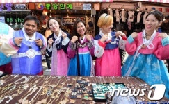 남대문시장은 한류관광 축제 중