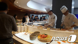 패션주력 LF, 판교 마키노차야 오픈… 외식업 확장?