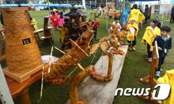 진짜 같은 목공예품