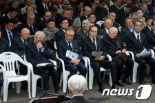 엄숙하게 진행된 박정희 전 대통령 37주기 추도식