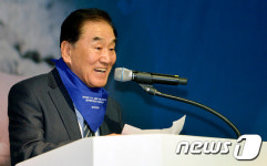 축사하는 이재오