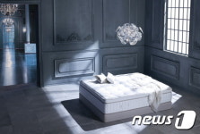 시몬스, 현대백 압구정에 블랙 컬렉션 팝업스토어 오픈