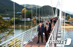 곡성 대황강 출렁다리 개통…관광 중심지 도약 기대