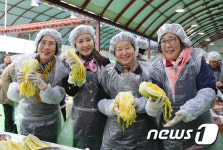 평창고랭지 김장축제 3일 개막…소비자 발길 이어져