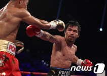 [복싱] 상원의원 파퀴아오, WBO 세계챔피언 등극…복귀전서 판정승