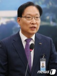 질의 답하는 홍순만 사장