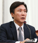 발언하는 김민석 특보단장