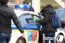 경찰차 타고 도착한 수험생