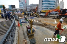 아수라장 된 석촌역 앞 도로