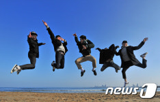 겨울 하늘로 뛰어 오른 청춘들