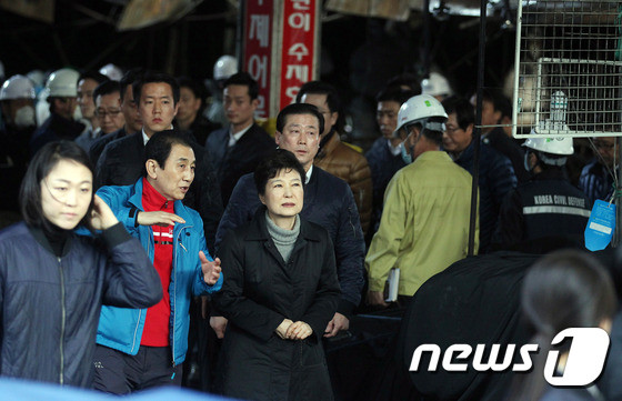 박근혜, 대구 서문시장서 김문수 후보 지지 선언
