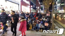 거제 역대 최대 ‘2천 촛불’ 타오르다…“박근혜 즉각 퇴진”