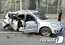 영암 대불산단서 SUV 전신주 들이받아…4명 사상(종합)