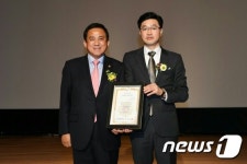 김영언 국제반려동물영화제 조직위원장 공로상 수상