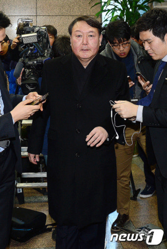 박 특검 사무실 들어서는 윤석열