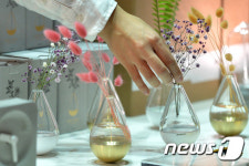 꽃을 담은 디퓨저