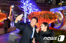 부산銀, 창립 50주년 기념 본점 ‘LED 빛 축제’