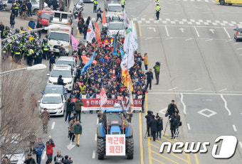 '트랙터 앞세워 서울 상경하자'