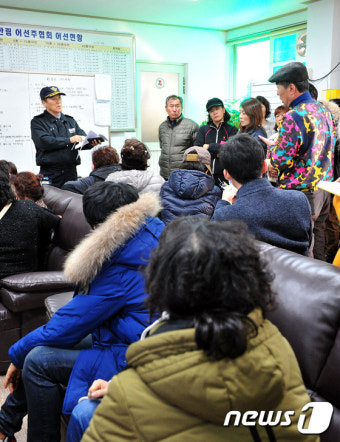 제주어선 실종자 수색상황 설명하는 해경