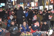 “박근혜 탄핵 가결은 당연”…거제 촛불문화제 ‘축제장’