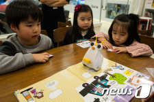 코딩 교육용 로봇 UO알버트