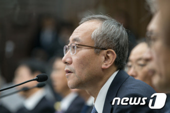 답변하는 서창석 전 대통령 주치의