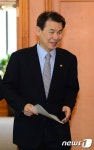 입장하는 정은보 금융위 부위원장
