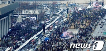 탄핵 촉구 집회와 탄핵 반대 집회