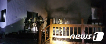 춘천 동산면서 단독주택 화재…2명 부상
