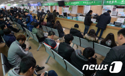 응시생들로 북적이는 운전면허 시험장