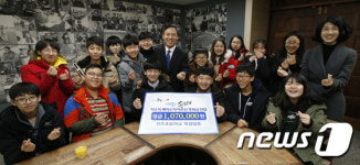 초등학교 학생들 폐지 줍는 어르신들 돕고 싶어요