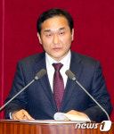 대정부질문 나선 엄용수 의원