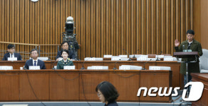 증인 선서하는 노승일 전 K스포츠재단 부장