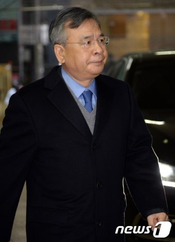 출근하는 박영수 특검