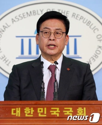 與, 비대위원장에 인명진 목사 영입키로