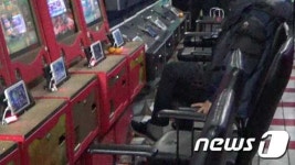 태블릿PC 게임기 연결해 사행성 게임장 운영 4명 입건
