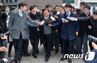'대우조선 의혹' 송희영 前조선일보 주필 검찰 출석