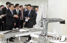 황교안 권한대행, 의료기기 수출기업 시찰