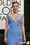 [사진] 골든 글로브 시상식…밀착 드레스 입은 제시카 차스테인