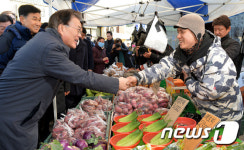 천안 성환이화시장 찾은 문재인