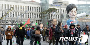 문체부 주변 행진하는 문화예술인들