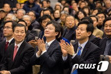 박수치는 유승민-오세훈