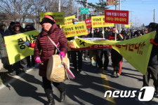 악취 때문에 못살겠다 돼지농장 폐쇄하라
