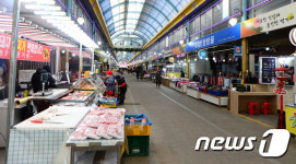 설이 코앞인데...한산한 전통시장