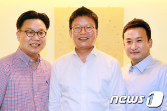 서경석-서경덕, 日우토로 마을에 한글 교육 기자재 기증