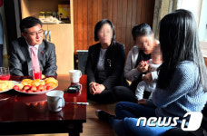 홍용표 장관, 탈북민 거주 하늘쉼터 방문