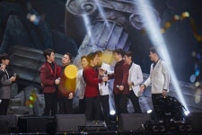 [직격인터뷰]팬텀싱어 우승 4人 참가자 대표한다 생각…더 잘할게요